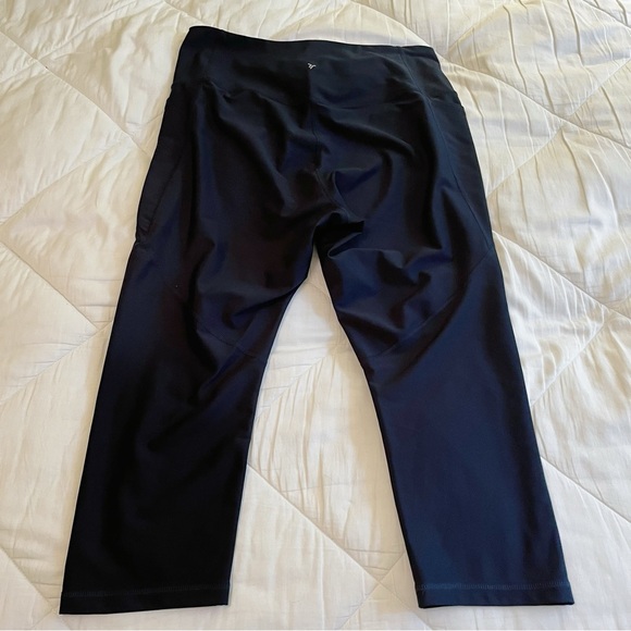 Old Navy PowerSoft Navy Blue Capri Women’s Athletic Leggings (size XL) - Picture 4 of 5